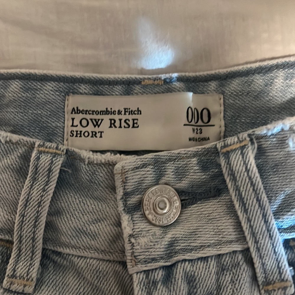 Abercrombie&Fitch Lowrise Denim Shorts - Picture 2 of 4